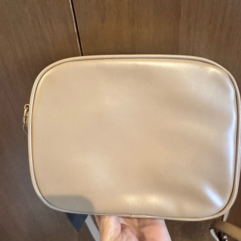 Kendall & Kylie Shearling Crossbody Camera Bag In Tan And Cream Nwt — image 6 of 6